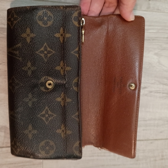 Louis Vuitton Sarah Leather Wallet - Picture 9 of 14